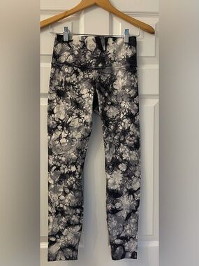 Lululemon leggings - size 6